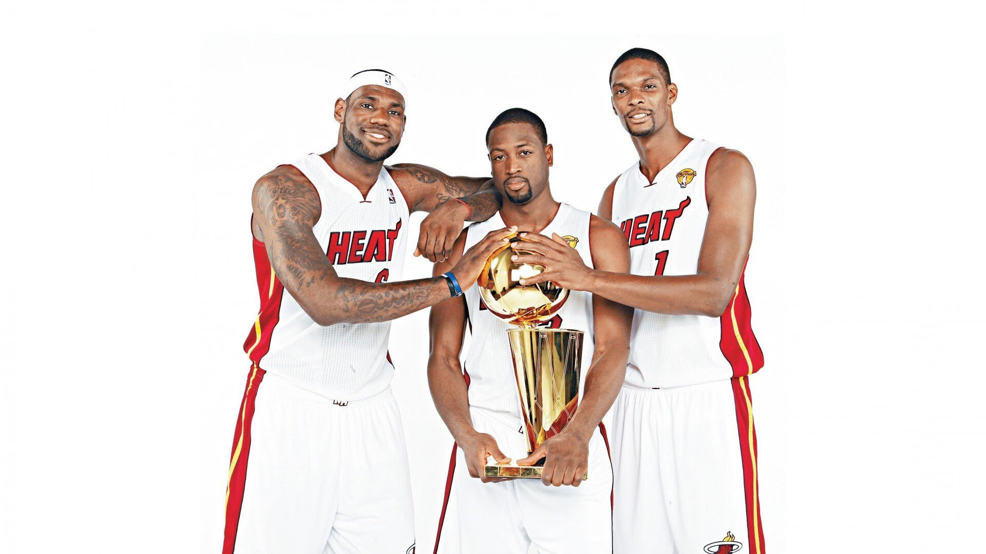 综合体育系“校园网红投篮点挑战赛” 特定角度吸引拍摄打卡